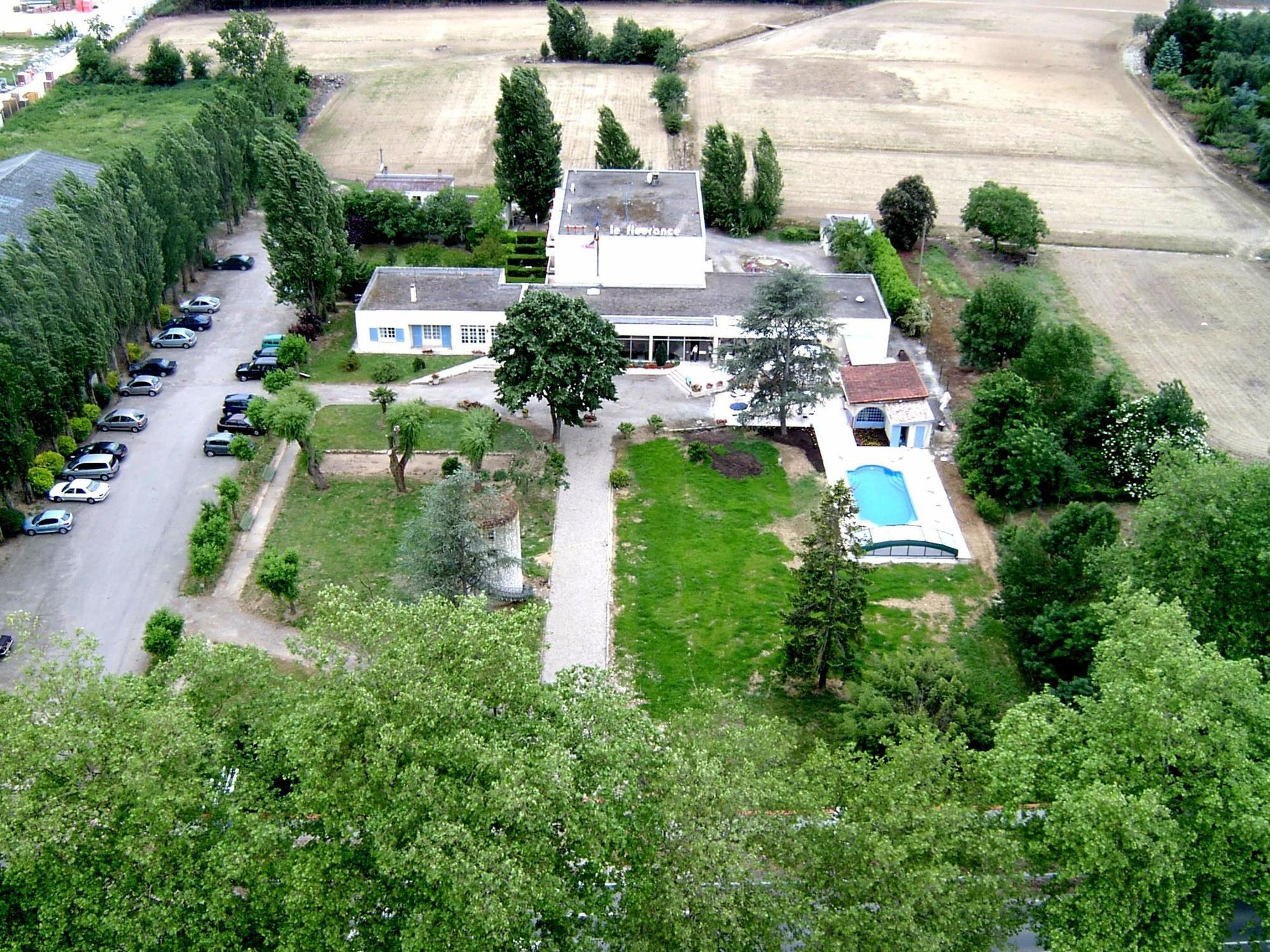 Logis Hotel & Restaurant Le Fleurance Exteriér fotografie